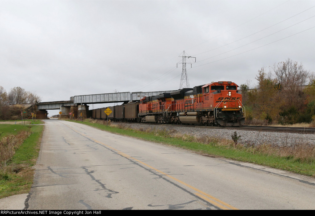 BNSF 8485 & 6186 lead C-BKMPCL east toward Galesburg where they will head south on the Beardstown Sub